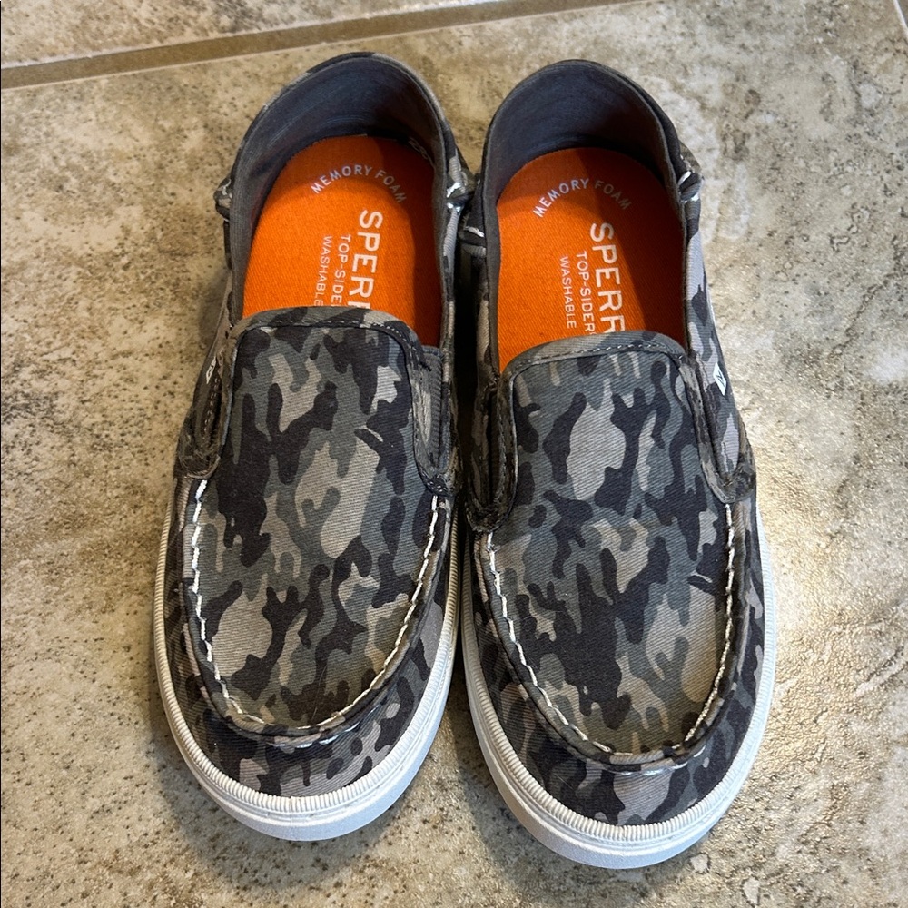 Sperry Kids Gray & Dark Green Camouflage Slip-On Sneakers size 1